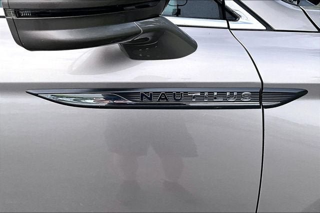 Used 2021 Lincoln Nautilus Reserve AWD/4WD image 32