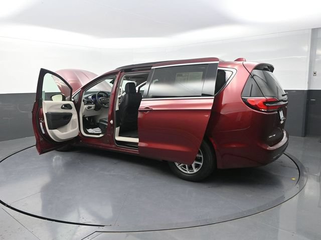 Used 2022 Chrysler Pacifica Touring-L FWD image 34