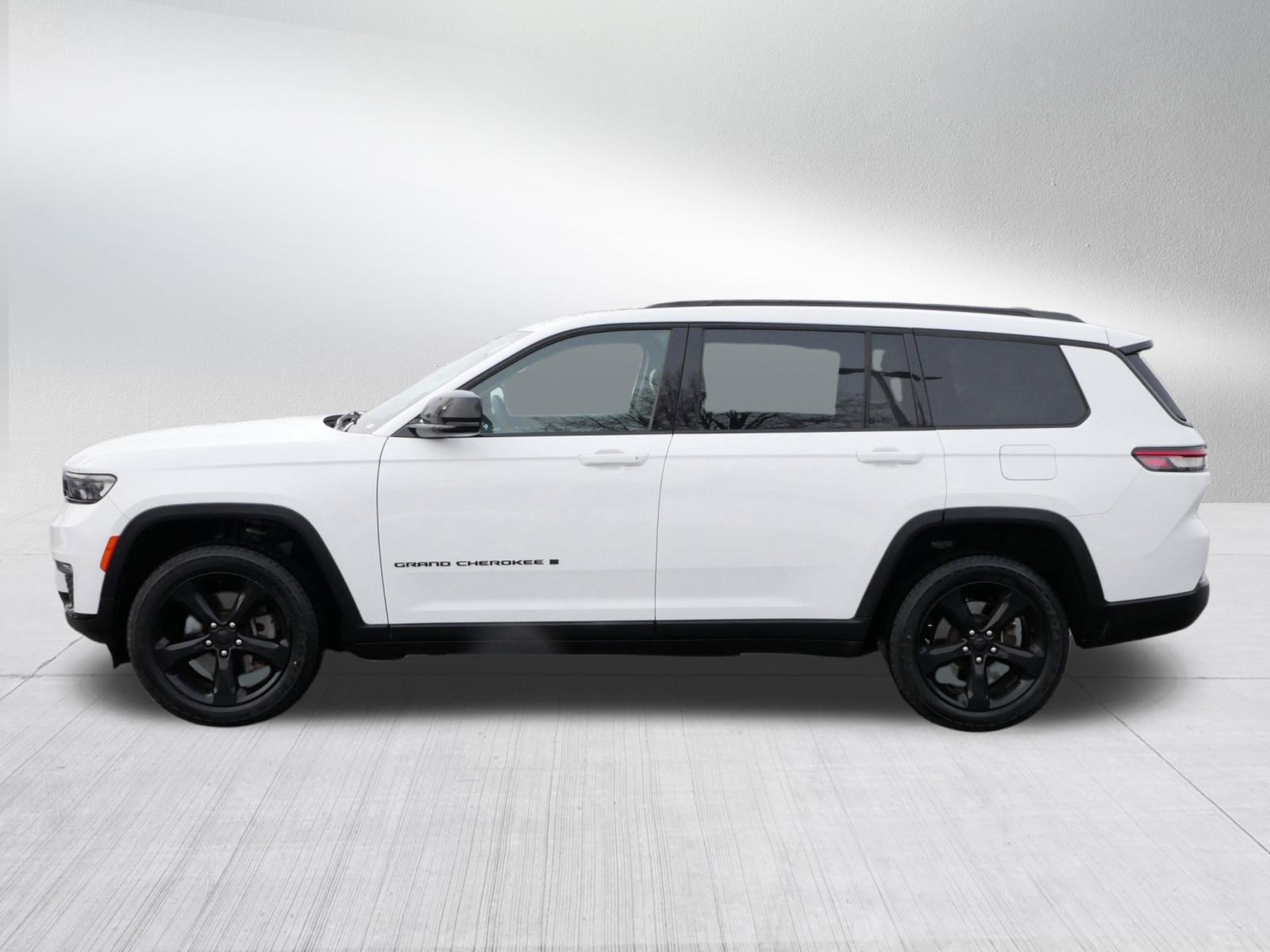 Certified 2023 Jeep Grand Cherokee L Limited w/ Black Appearance Package image 4