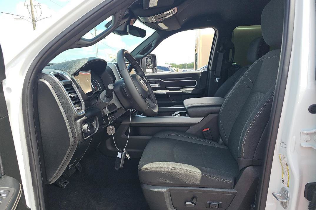 Used 2025 RAM 2500 Big Horn AWD/4WD image 3