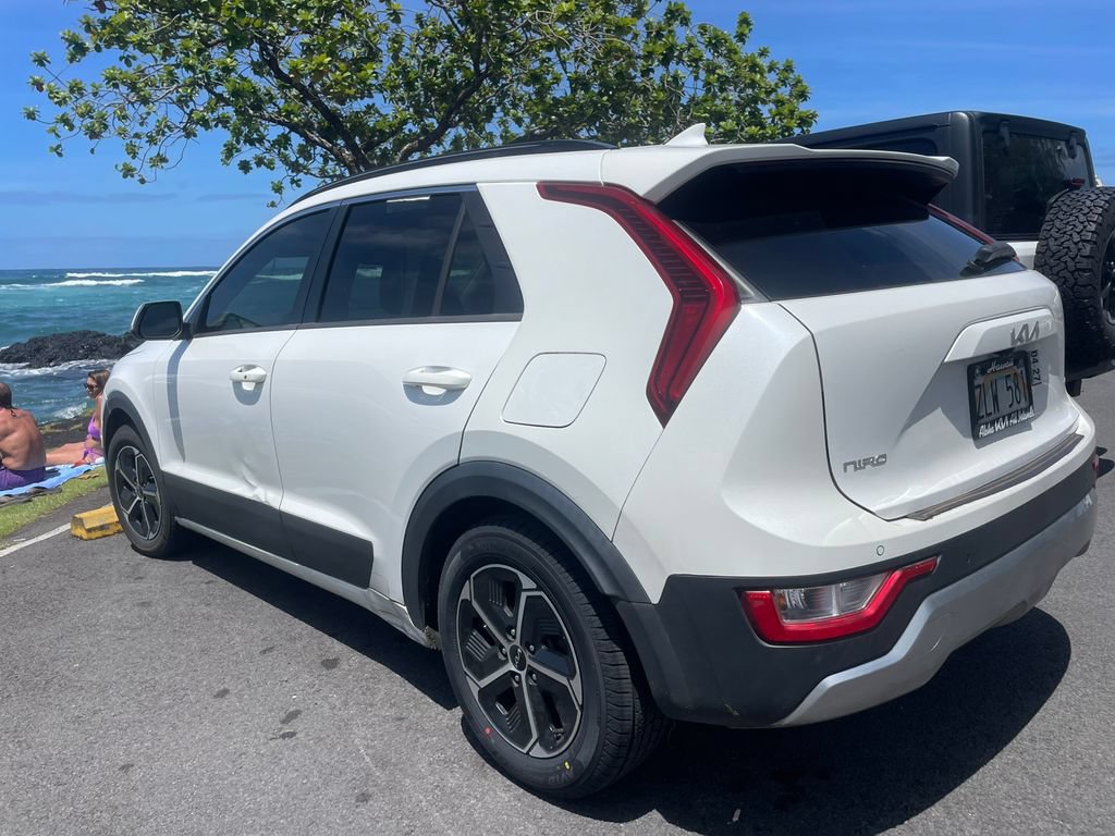 Used 2023 Kia Niro EX FWD image 3