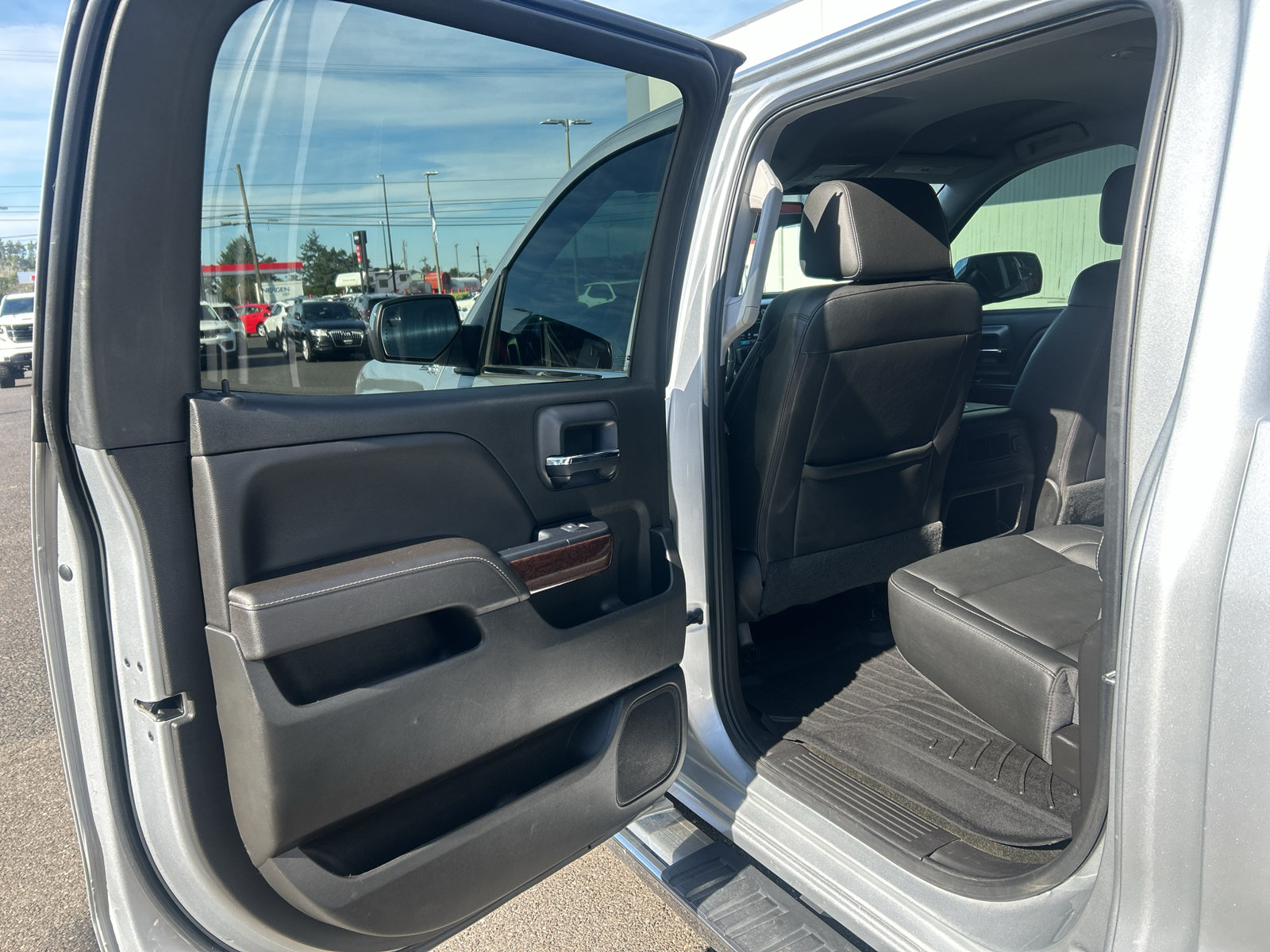 Used 2018 GMC Sierra 1500 SLT w/ SLT Premium Package AWD/4WD image 28