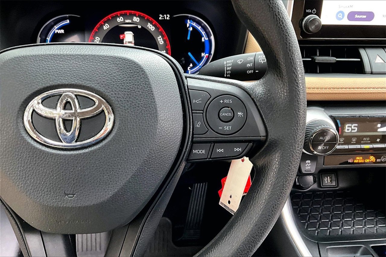 Used 2023 Toyota RAV4 LE image 11