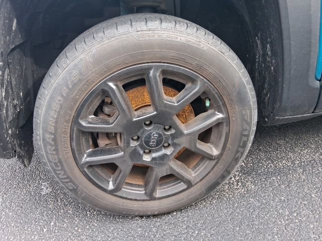 Used 2020 Jeep Renegade Latitude w/ Cold Weather Group image 6