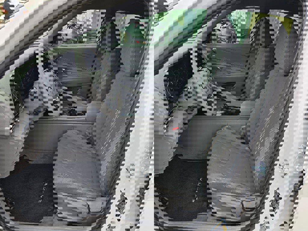 New 2025 Hyundai Elantra SEL image 11