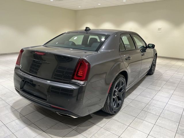 Used 2022 Chrysler 300 Touring L image 5