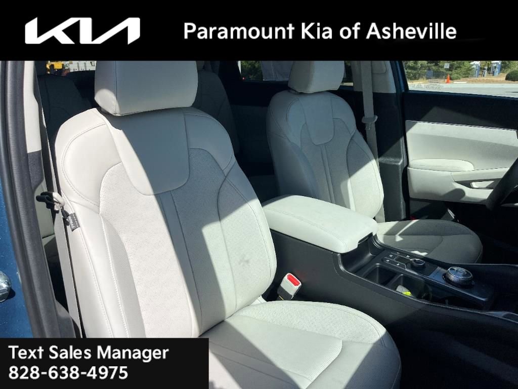 Certified 2025 Kia Sorento EX image 16