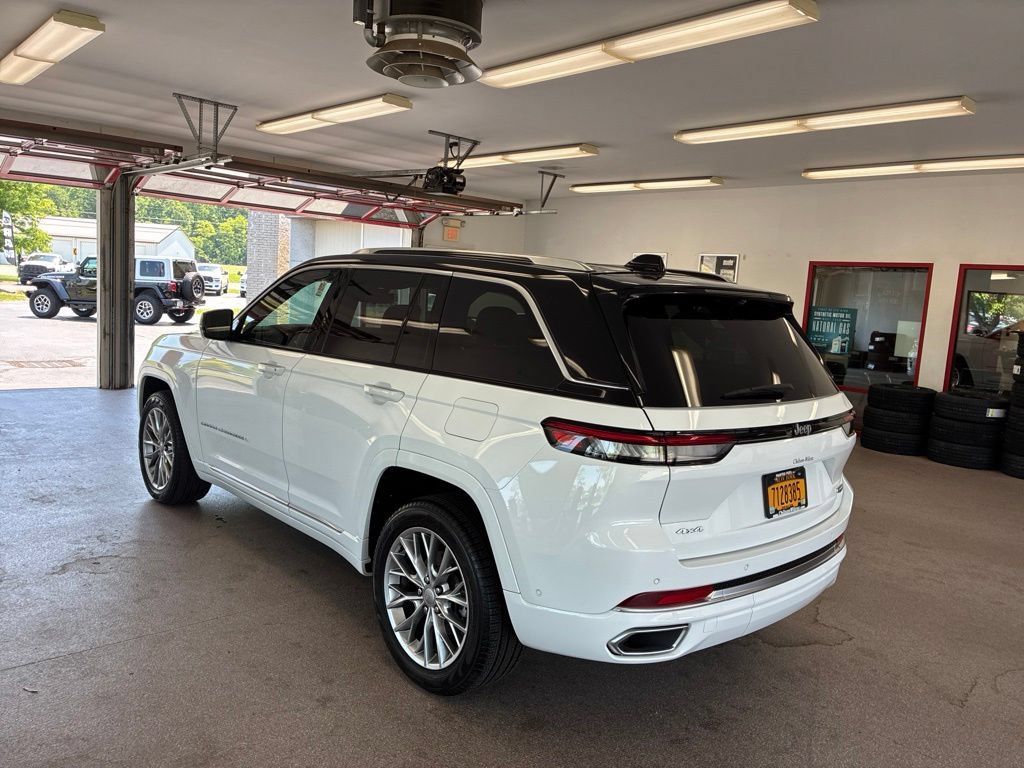 Certified 2024 Jeep Grand Cherokee Summit w/ Adv Protech Group IV AWD/4WD image 17