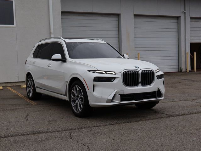 Used 2024 BMW X7 xDrive40i w/ Climate Comfort Package image 1