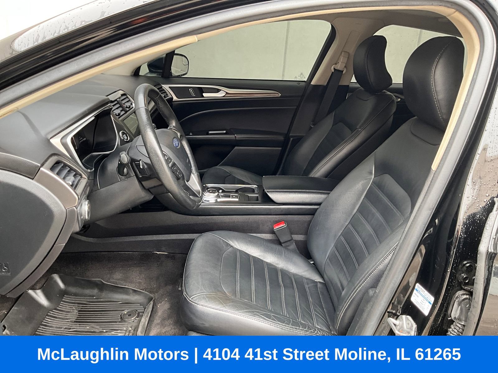 Used 2017 Ford Fusion SE w/ Fusion SE Technology Package AWD/4WD image 2