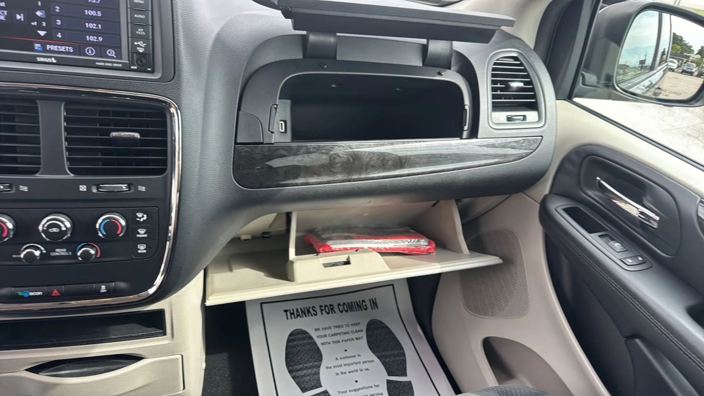 Used 2019 Dodge Grand Caravan SE w/ UConnect Hands-Free Group FWD image 20