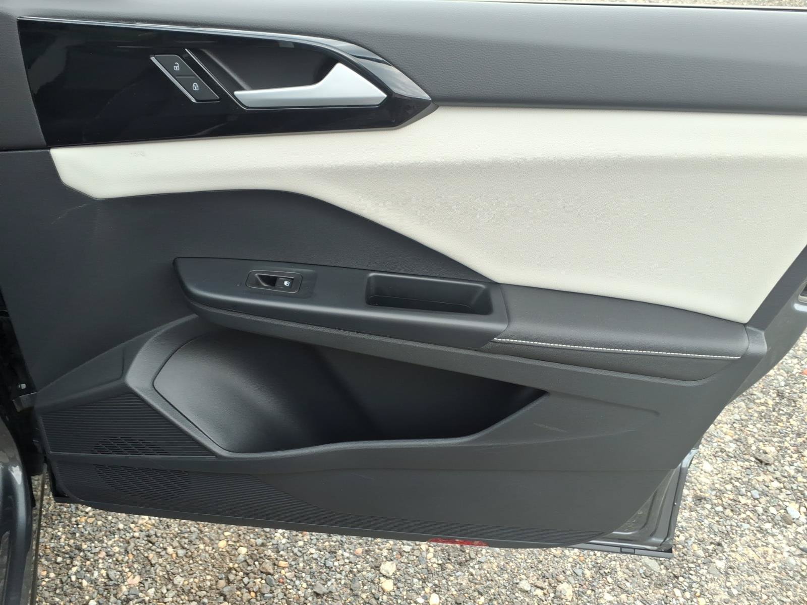 Certified 2025 Volkswagen Taos S AWD/4WD image 9