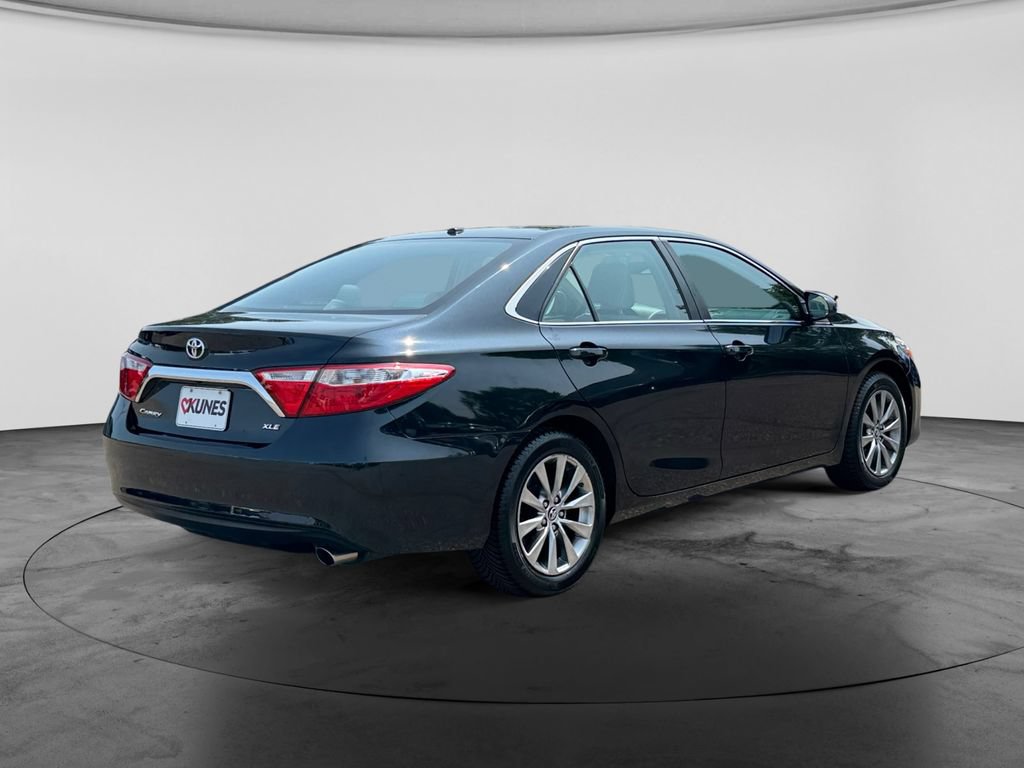 Used 2015 Toyota Camry XLE w/ Moonroof Package FWD image 10