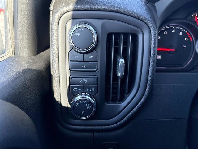 Used 2024 GMC Sierra 2500 Pro w/ Convenience Package image 16