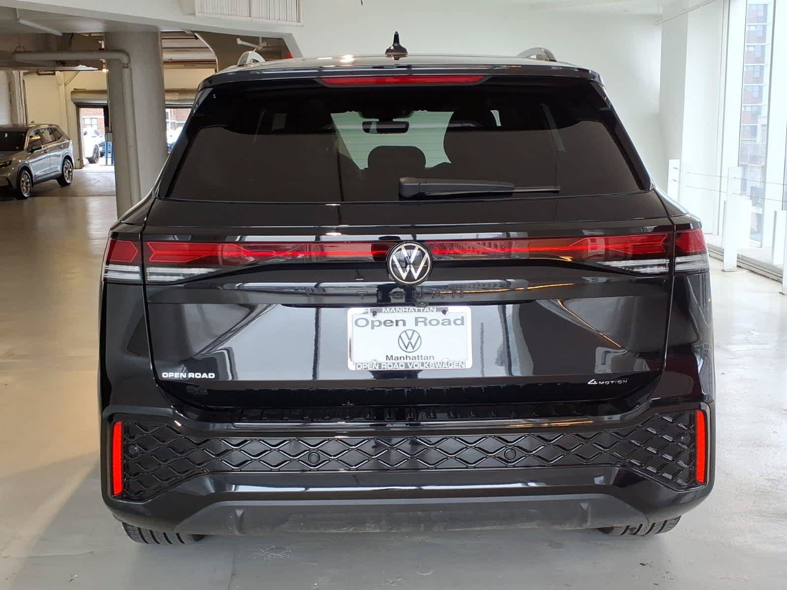 Used 2026 Volkswagen Tiguan SE R-Line AWD/4WD image 5