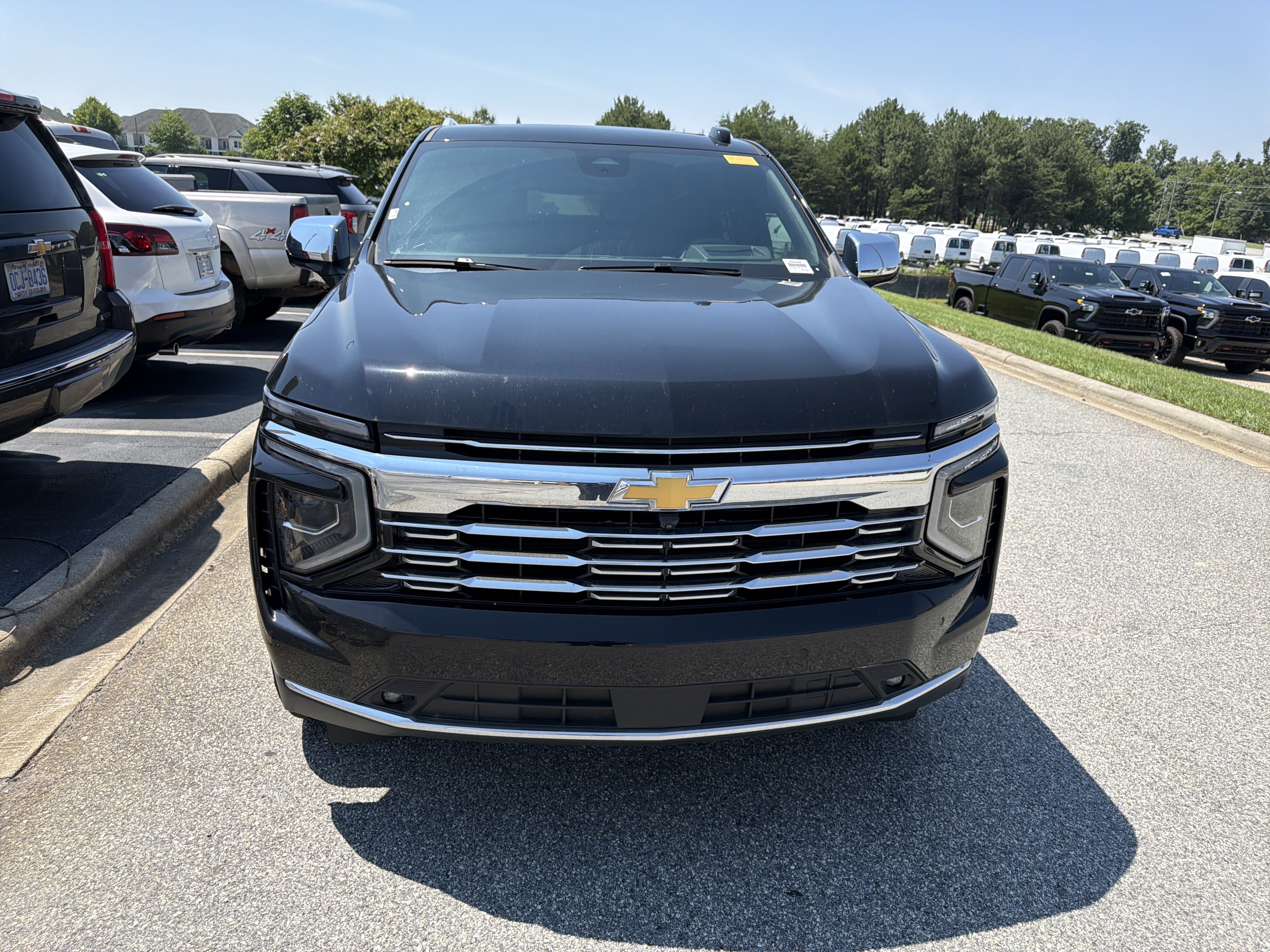 Used 2025 Chevrolet Tahoe Premier AWD/4WD image 3
