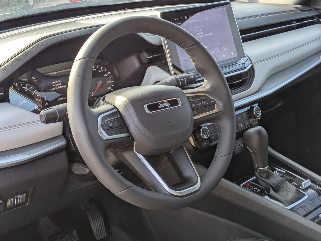 Used 2025 Jeep Compass Limited image 15