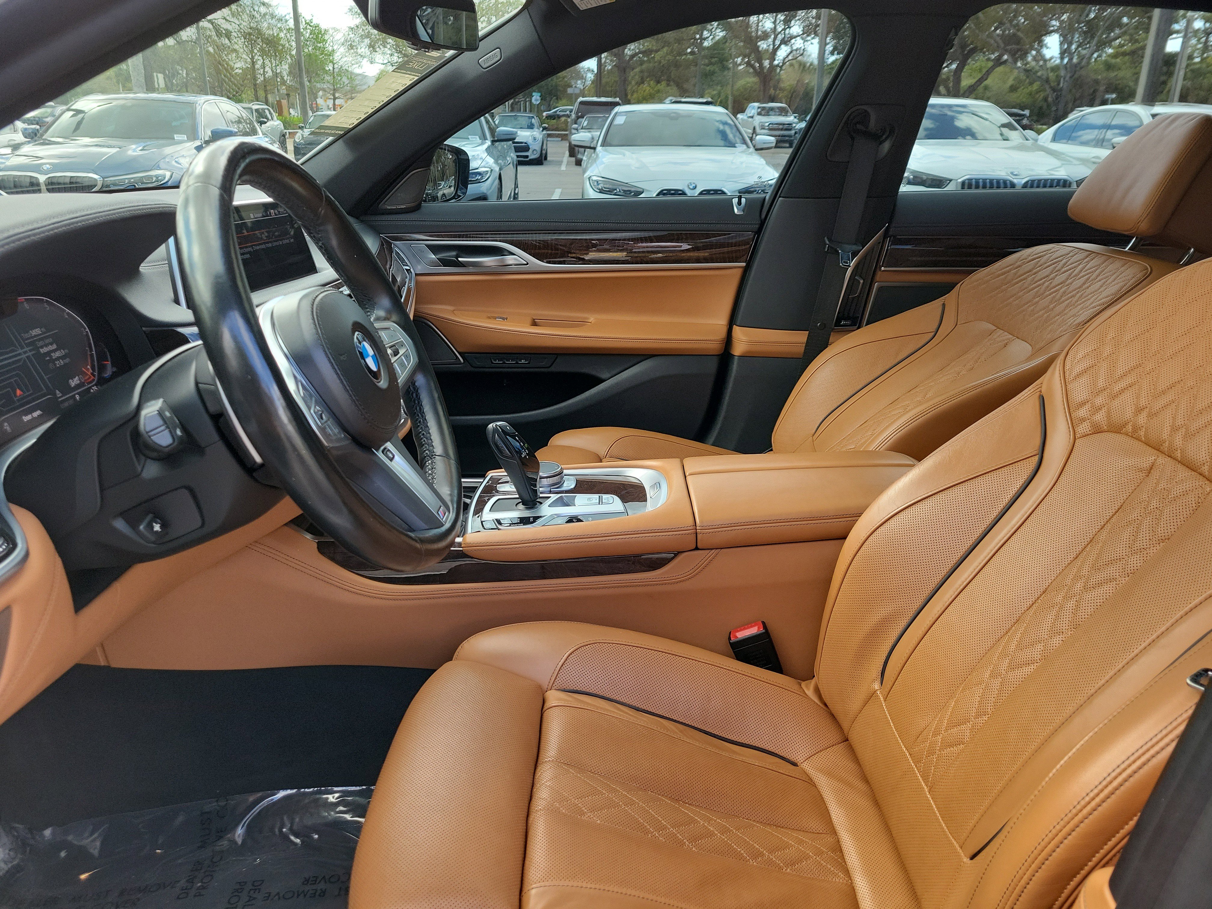 Used 2022 BMW 750i xDrive w/ M Sport Package image 14