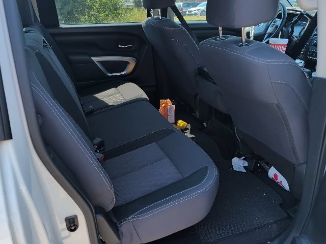 Used 2022 Nissan Titan SV AWD/4WD image 10