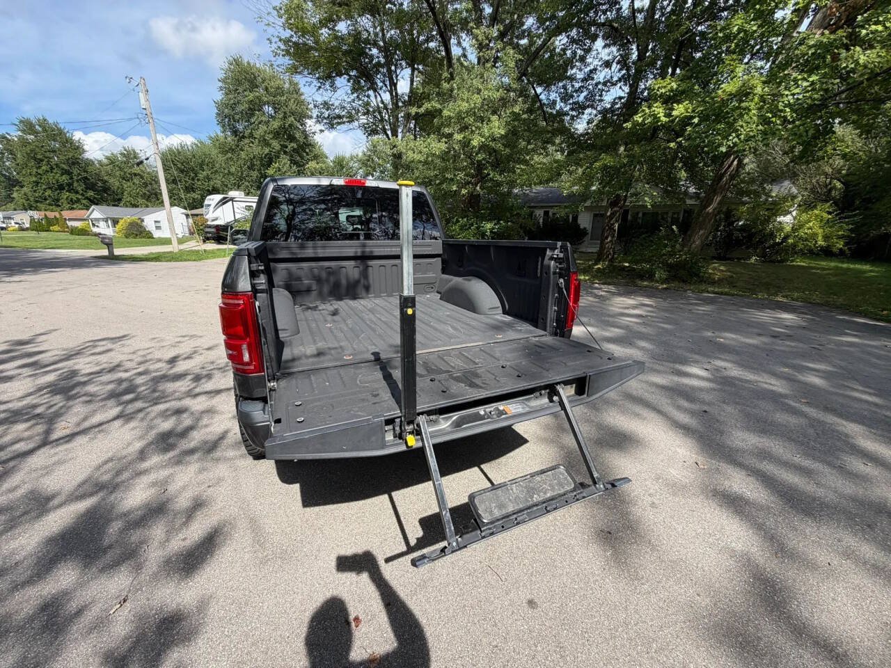 Used 2015 Ford F150 Platinum w/ Equipment Group 701A Luxury AWD/4WD image 18