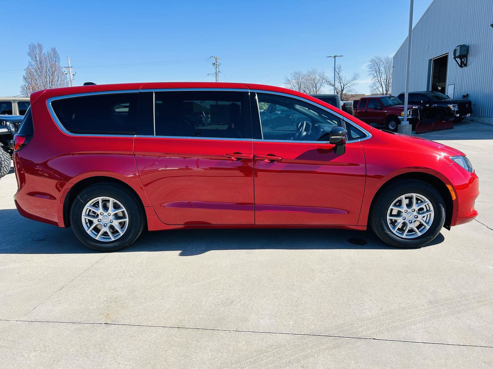 New 2026 Chrysler Voyager LX FWD image 40