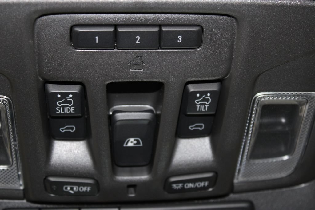 Used 2023 Chevrolet Silverado 1500 High Country w/ Technology Package AWD/4WD image 37