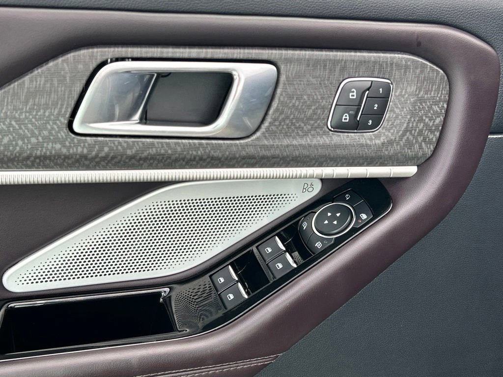 Used 2026 Ford Explorer Platinum RWD image 18