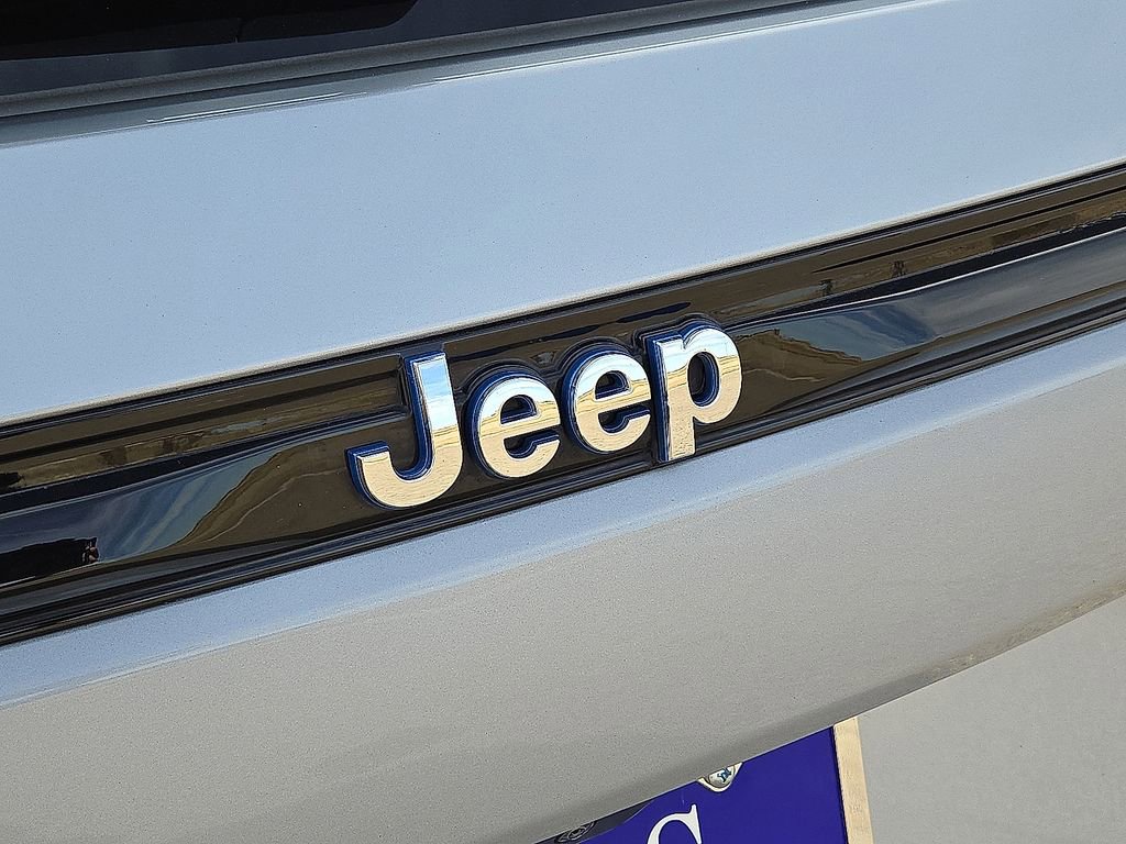 Used 2023 Jeep Grand Cherokee Overland w/ Luxury Tech Group IV image 14