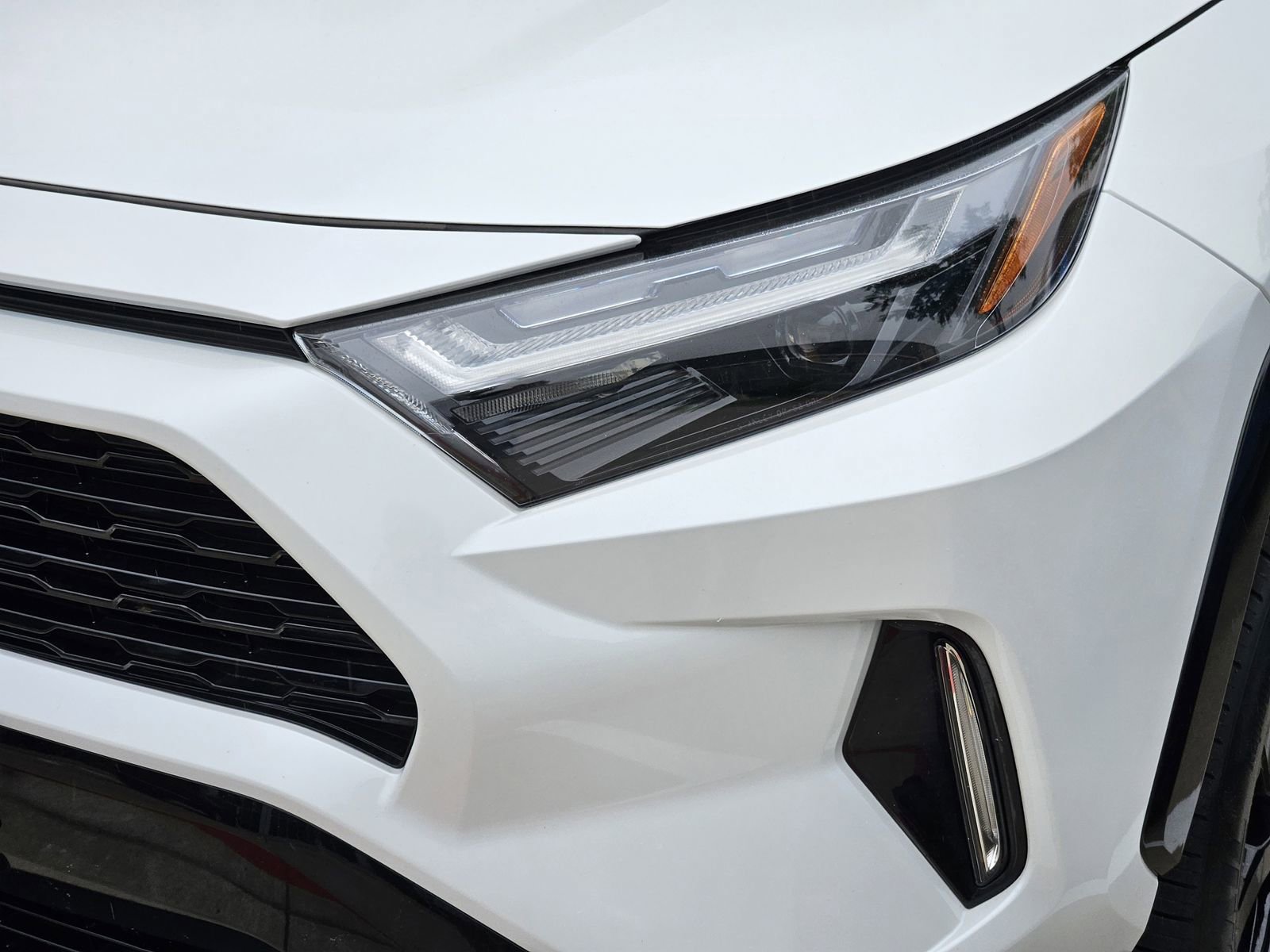 Used 2023 Toyota RAV4 XSE AWD/4WD image 9