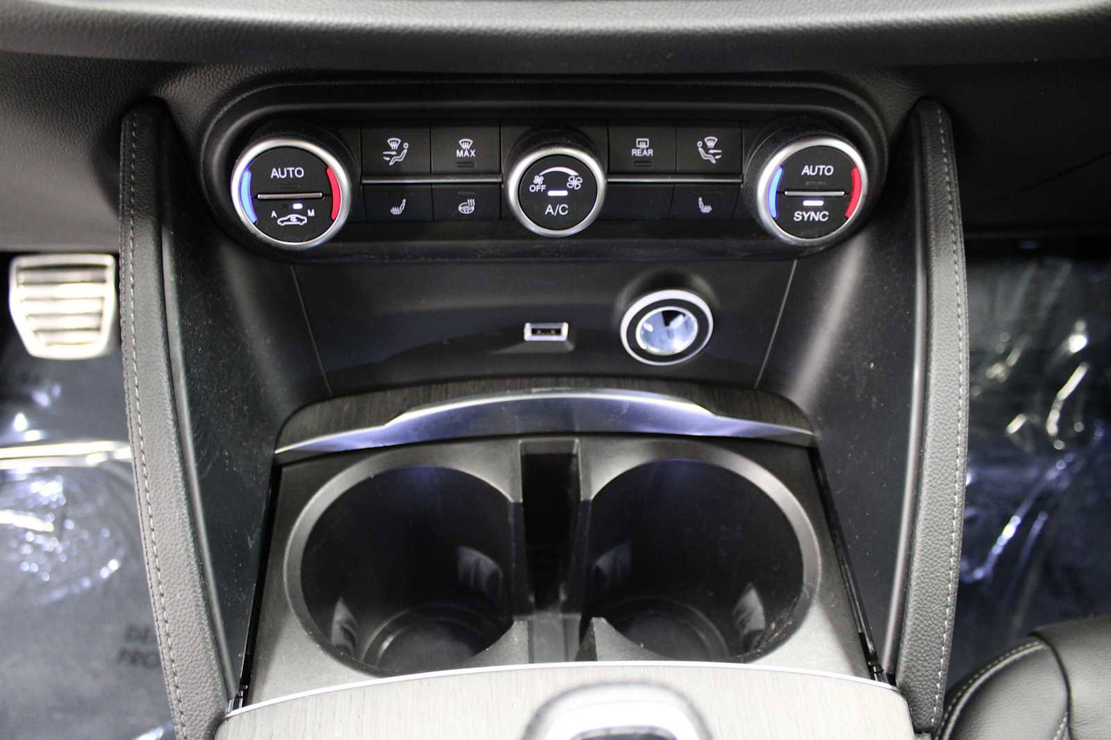 Used 2022 Alfa Romeo Stelvio Ti w/ Active Assist Plus Package image 33