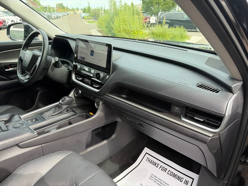 Used 2025 Toyota Grand Highlander AWD image 12