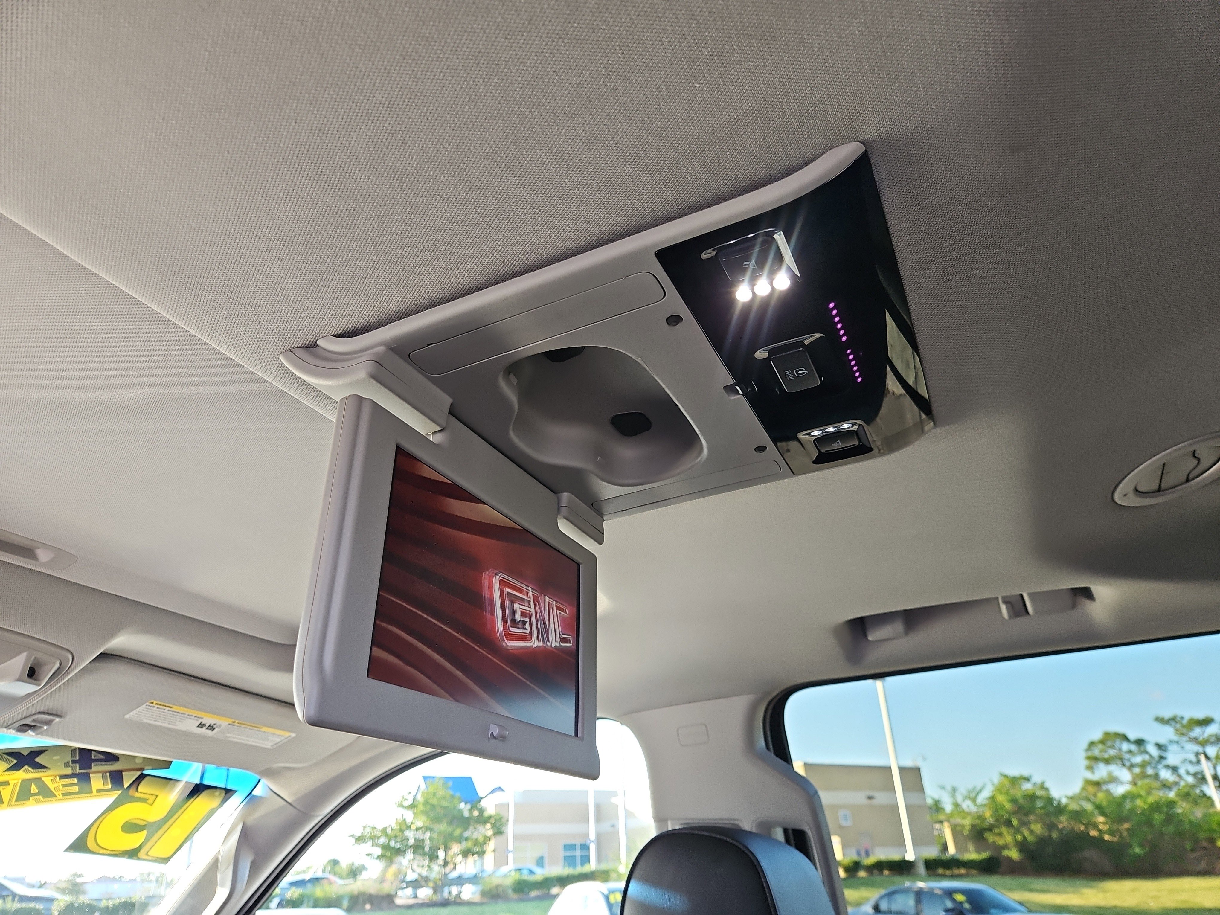 Used 2015 GMC Yukon Denali w/ Premium Package image 28