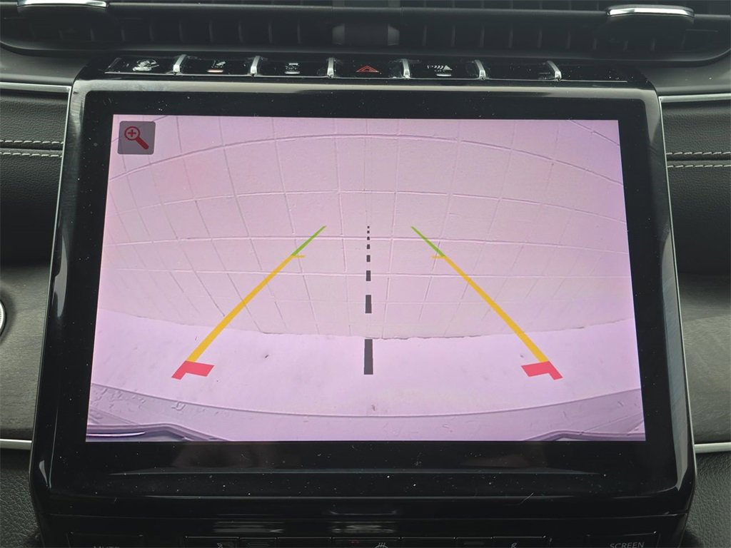 Used 2025 Jeep Grand Cherokee Limited w/ Black Appearance Package image 15