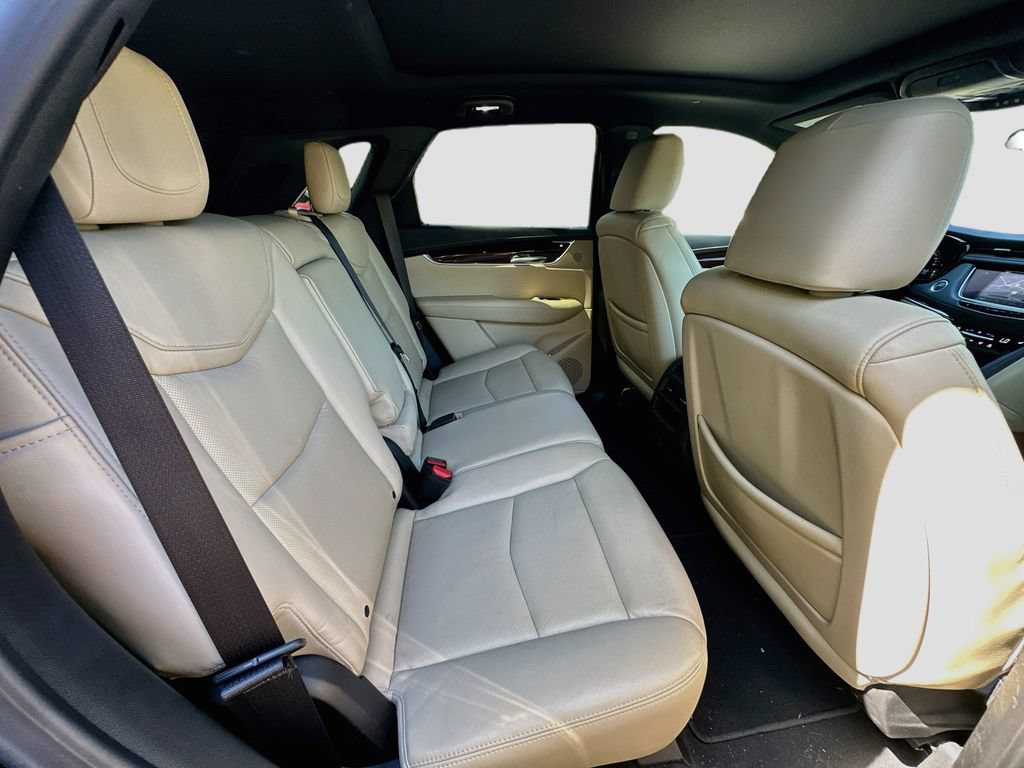 Used 2017 Cadillac XT5 Luxury w/ Driver Awareness Package FWD image 29