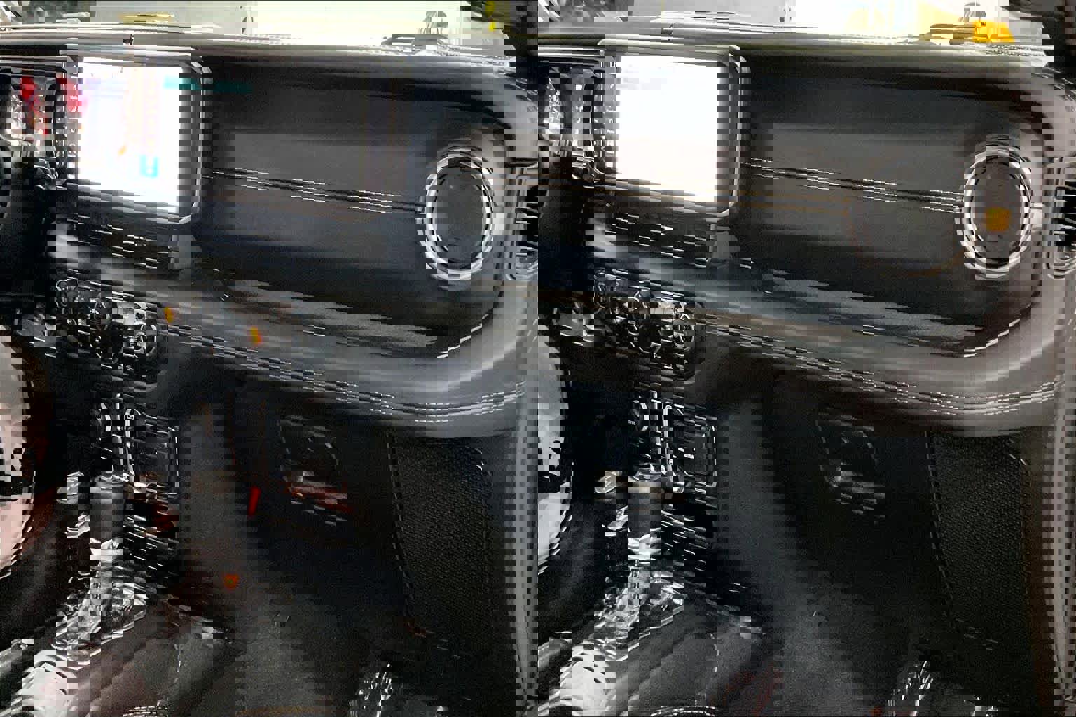 Used 2024 Jeep Wrangler Sahara w/ Safety Group image 19