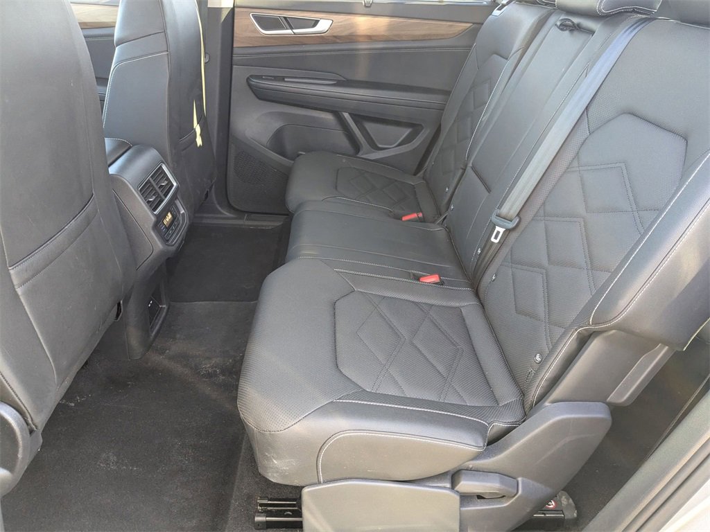 Used 2025 Volkswagen Atlas SE image 28
