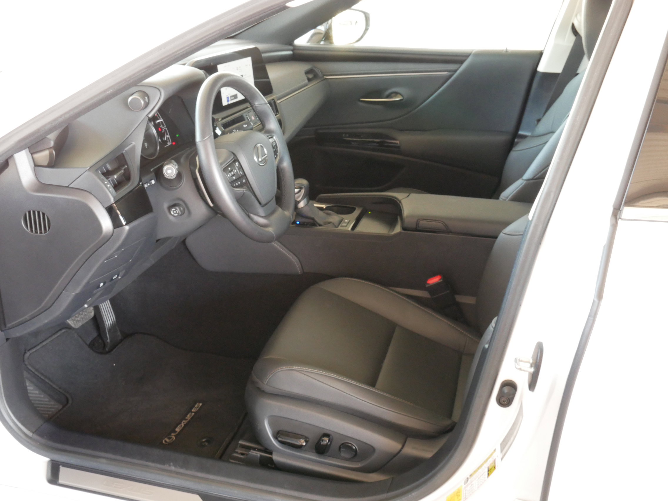 Certified 2025 Lexus ES 300h w/ Premium Package FWD image 4