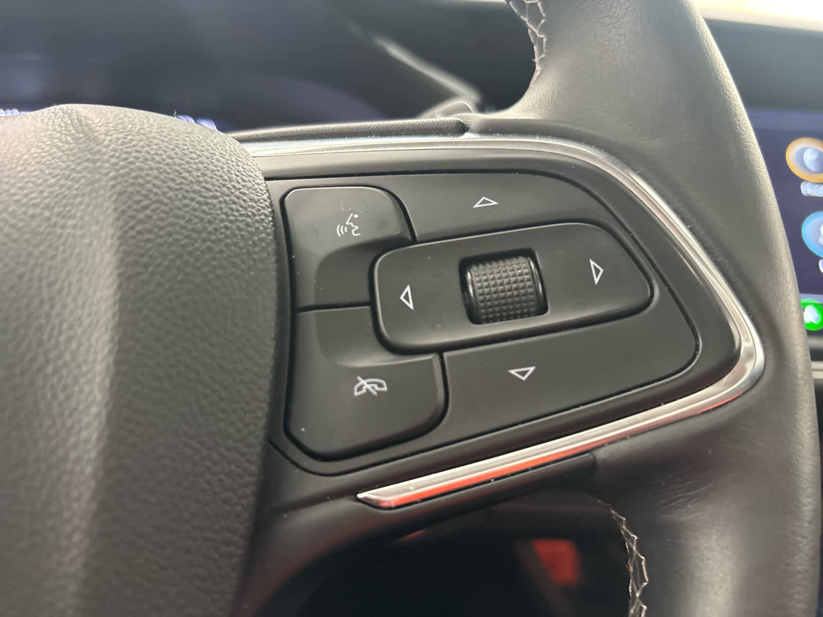 Used 2023 Buick Envision Essence w/ Technology Package I image 28