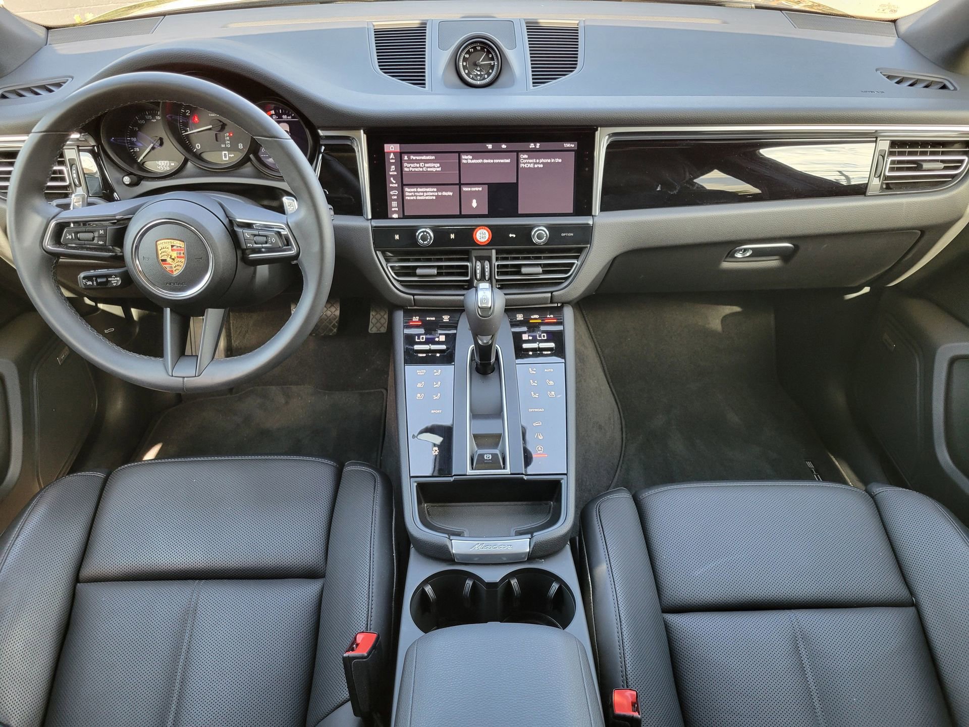 Used 2025 Porsche Macan image 12