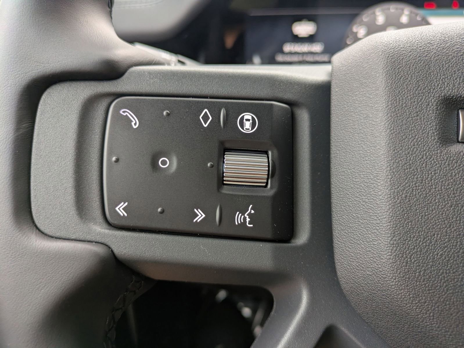 New 2026 Land Rover Defender 110 X-Dynamic SE image 18