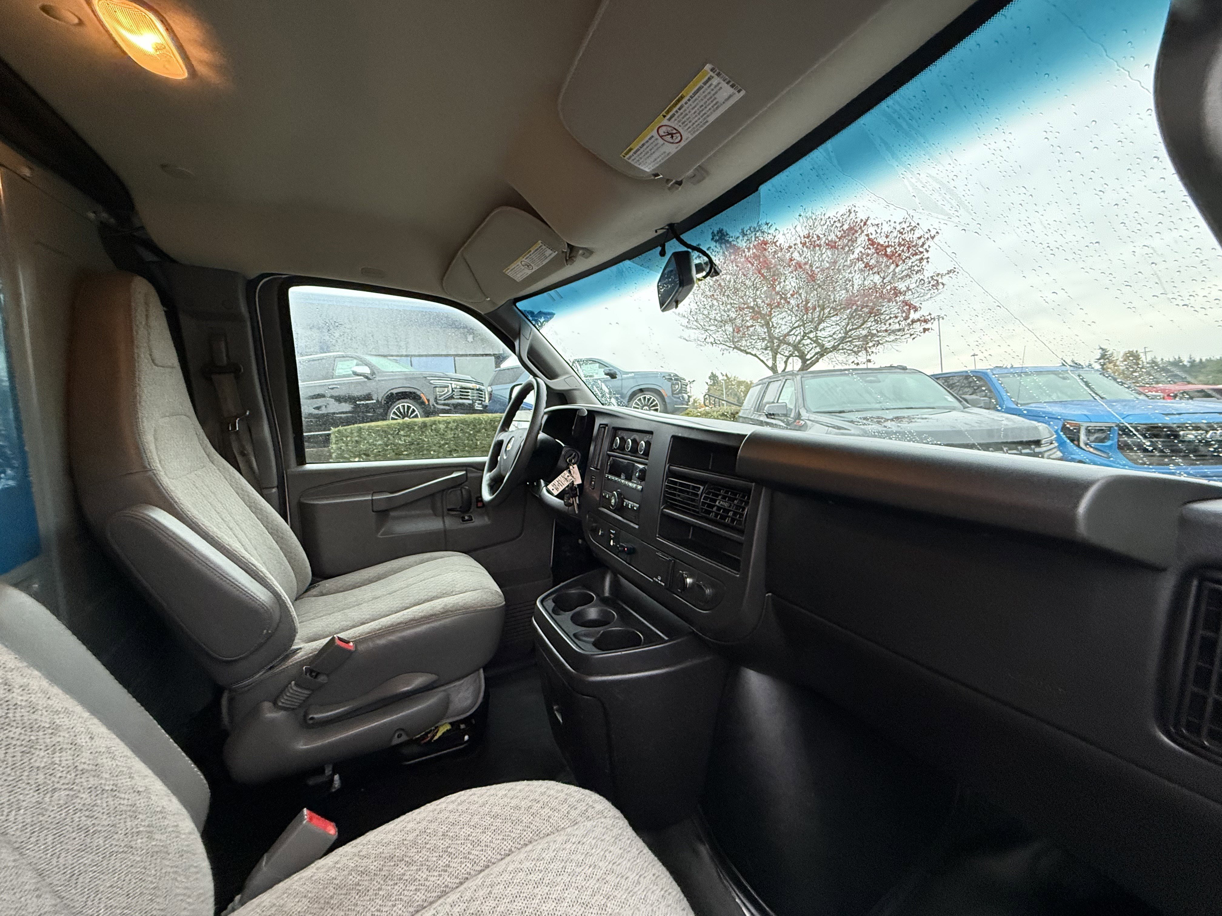 Used 2017 Chevrolet Express 2500 image 10