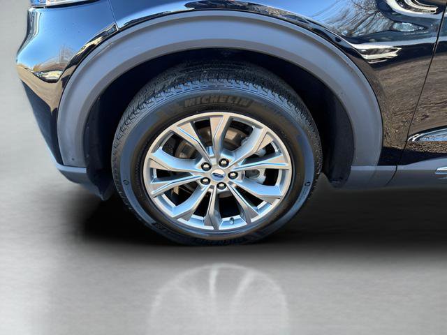 Used 2022 Ford Explorer XLT w/ Equipment Group 202A AWD/4WD image 26