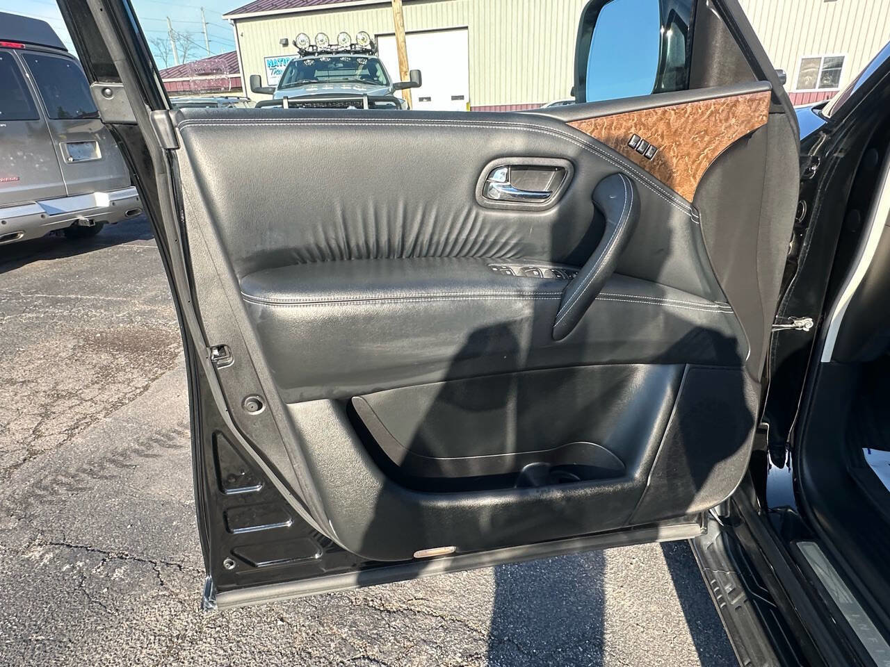 Used 2016 INFINITI QX80 4WD image 12