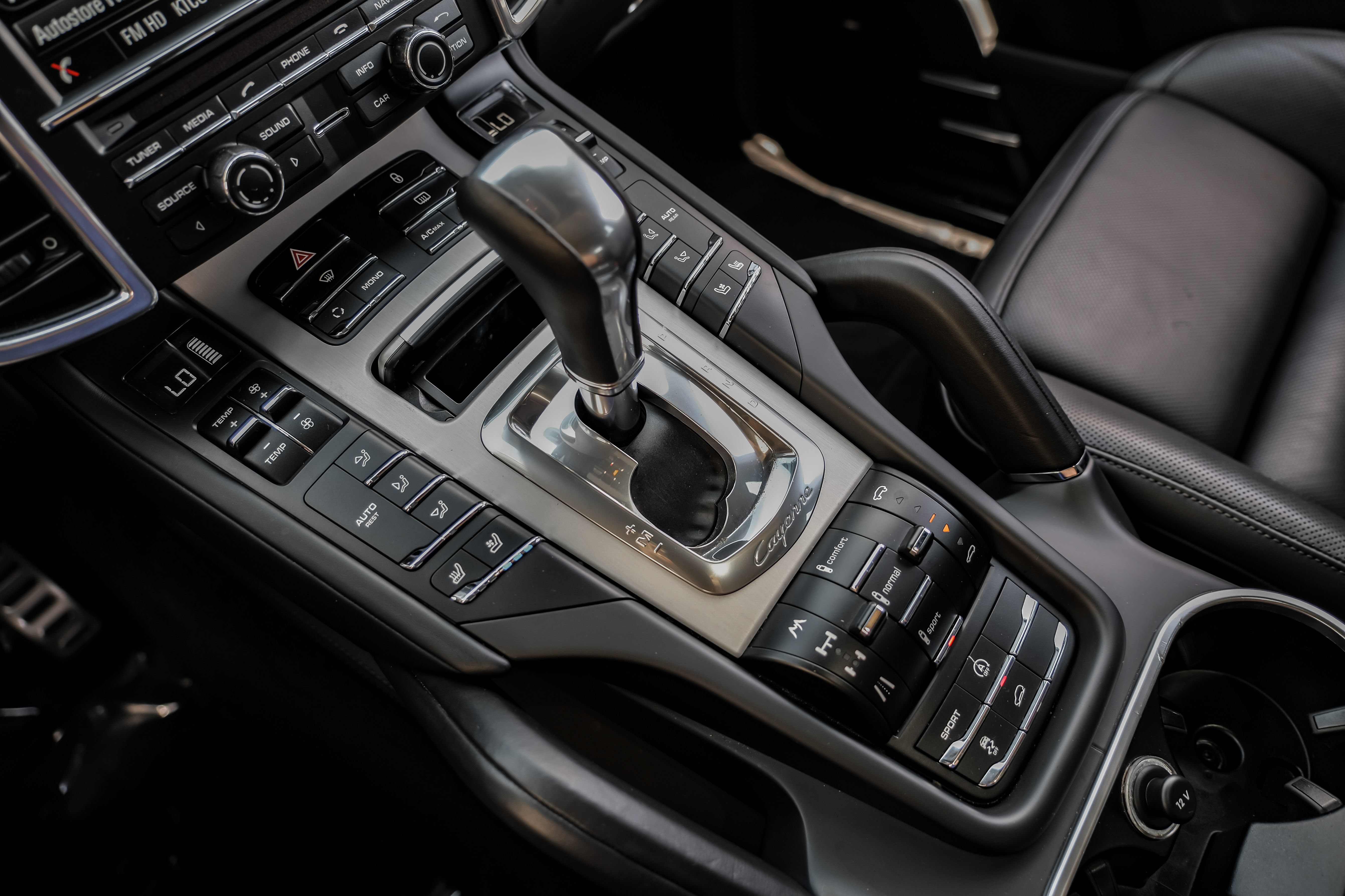 Used 2013 Porsche Cayenne Turbo AWD/4WD image 21