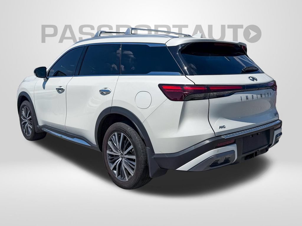 Used 2023 INFINITI QX60 Sensory w/ Vision Package AWD/4WD image 3