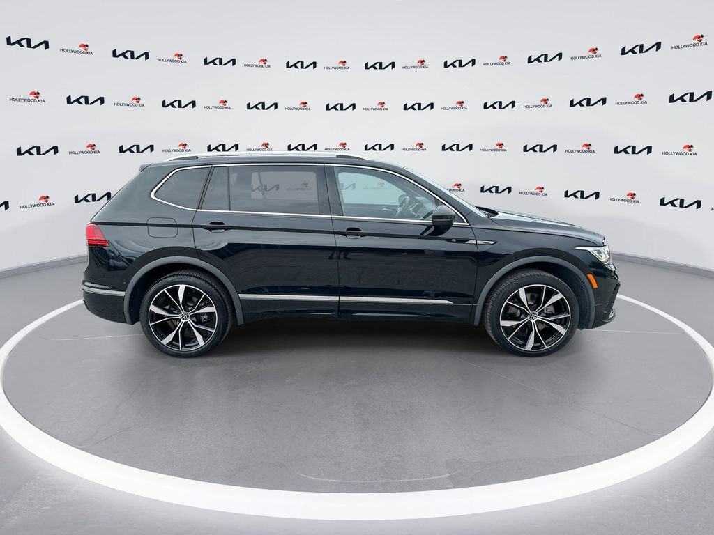 Used 2022 Volkswagen Tiguan SEL R-Line AWD/4WD image 9