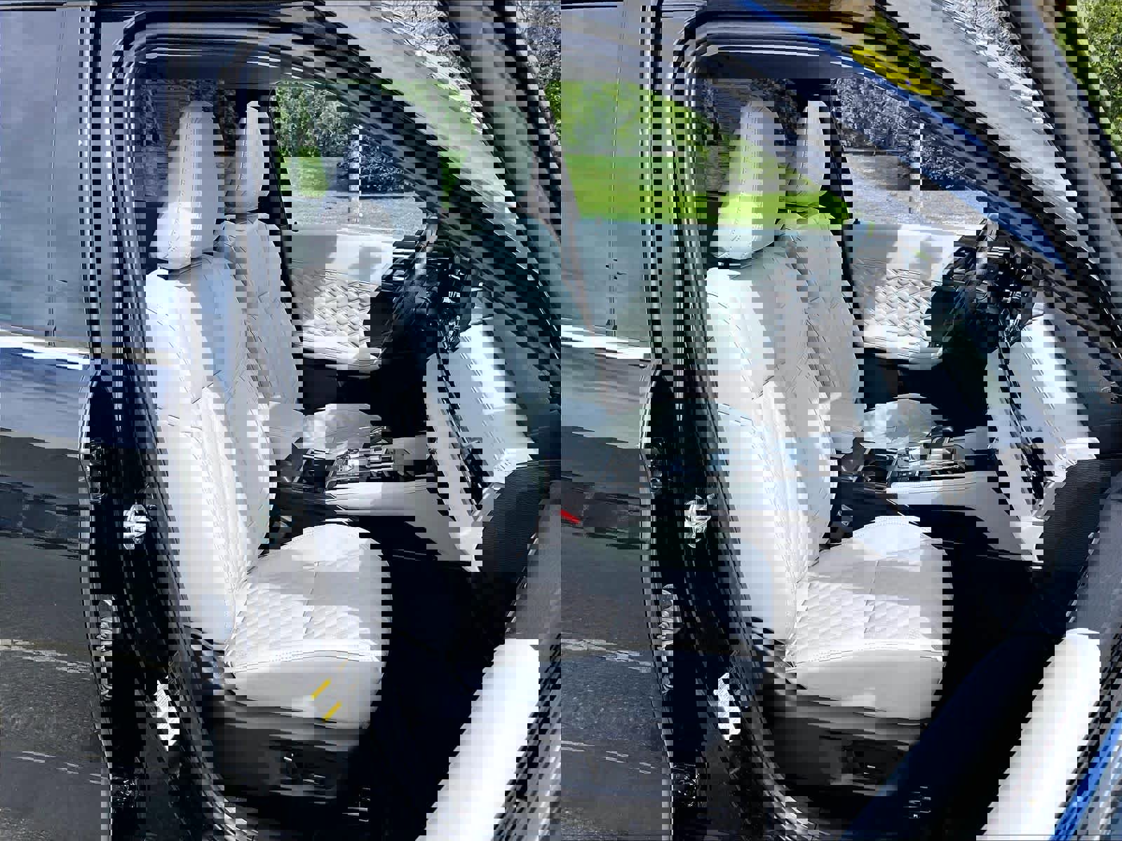 Used 2023 Mitsubishi Outlander SEL image 11