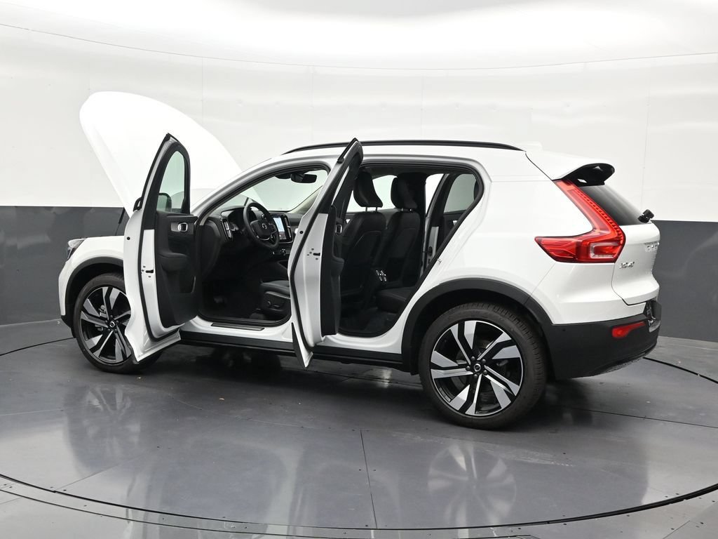 New 2026 Volvo XC40 B5 Plus w/ Climate Package AWD/4WD image 32