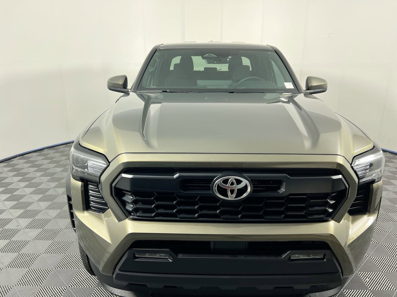 Used 2025 Toyota Tacoma TRD Off-Road AWD/4WD image 8