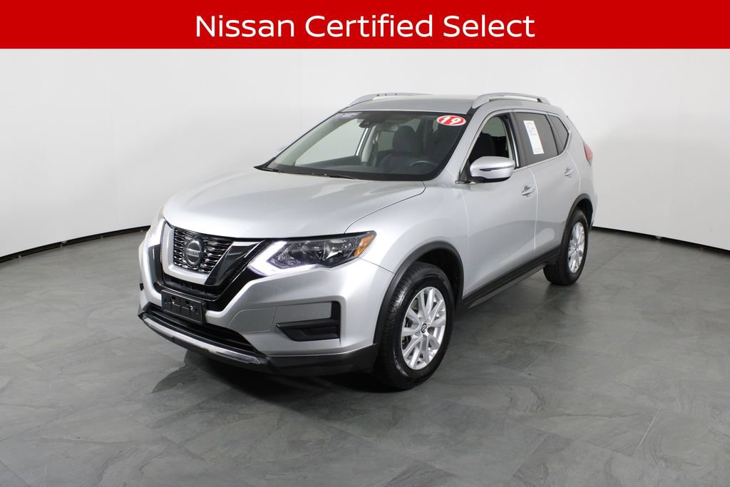 Used 2019 Nissan Rogue SV image 2